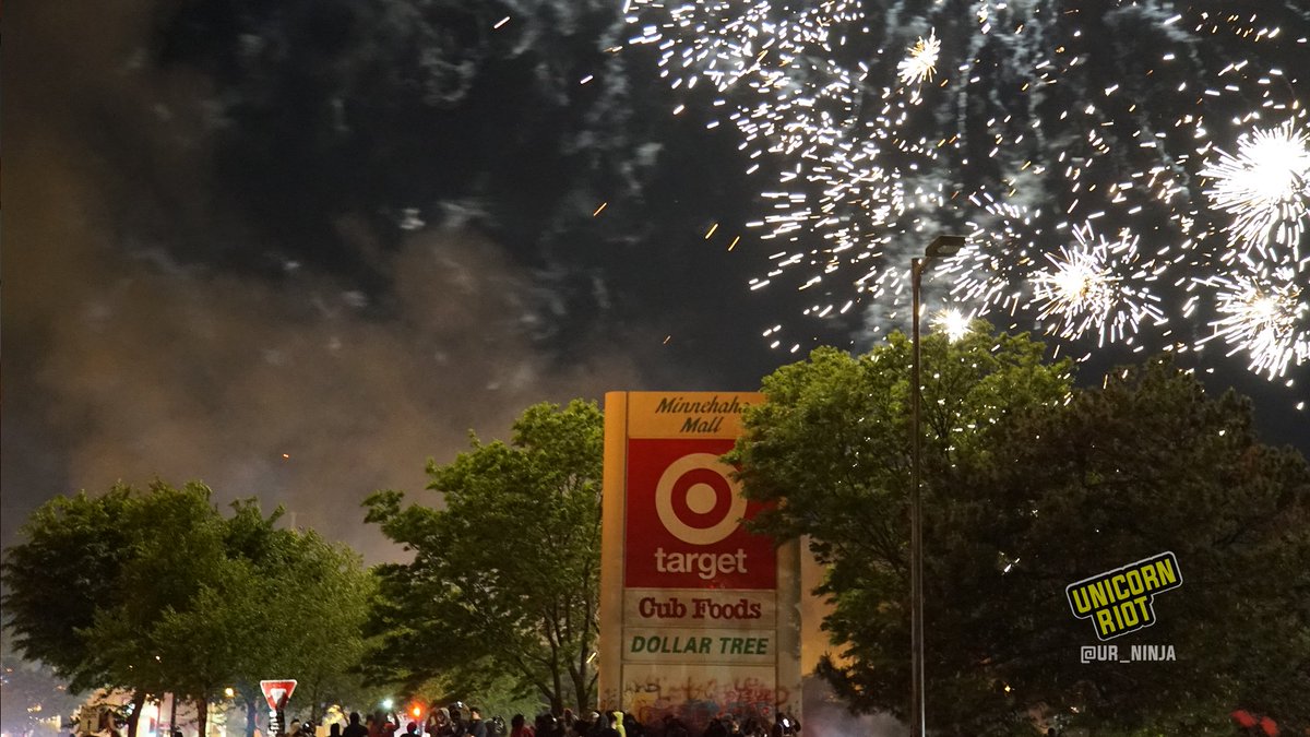 Slide 18: fireworks were used by protesters to celebrate the seizure of the  #3rdPrecinct.All photos in this thread are from the  #JusticeForGeorgeFloyd  #GeorgeFloyd protests in #Minneapolis from May 28–29. https://twitter.com/UR_Ninja/status/1266059376416231424