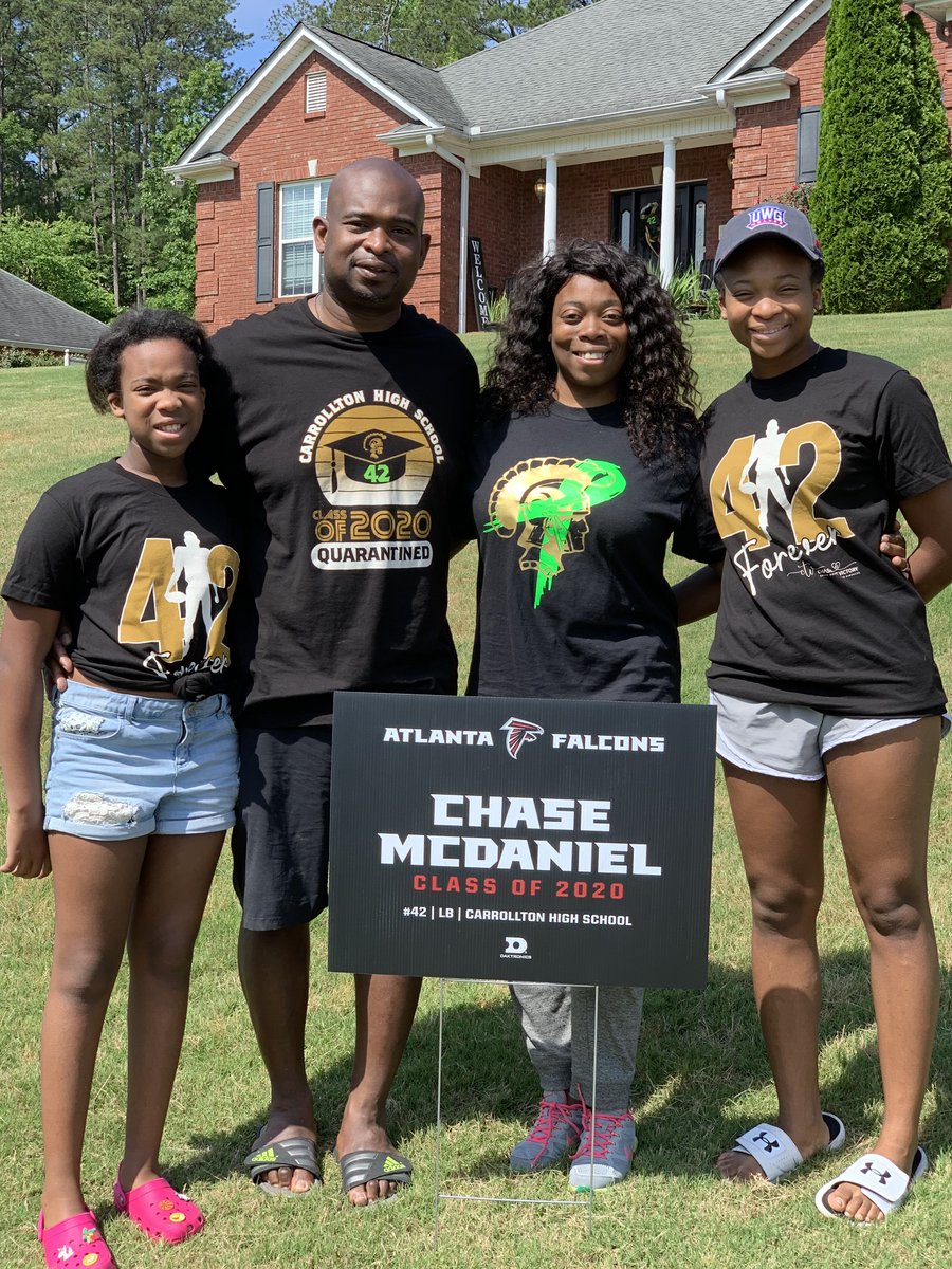 CoachHoon's tweet photo. Thank you to the @AtlantaFalcons for the graduation sign for one of the most influential &amp; special @Carrollton_High Trojans we have ever had, @Chasekm42 !!! #ChaseTheVictory #42Strong https://t.co/jEcBAEEjhU