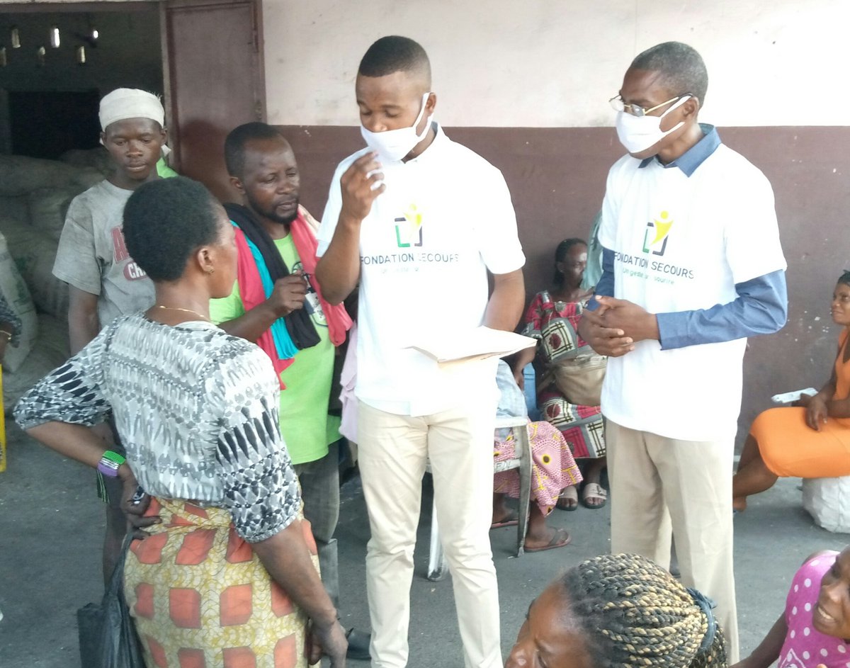 fondasecours's tweet photo. Sensibilisation dans la commune de masina!  Contre le covid19 et le rappeler des gestes barrières.  @NgobilaM https://t.co/Qw90E2jSuX