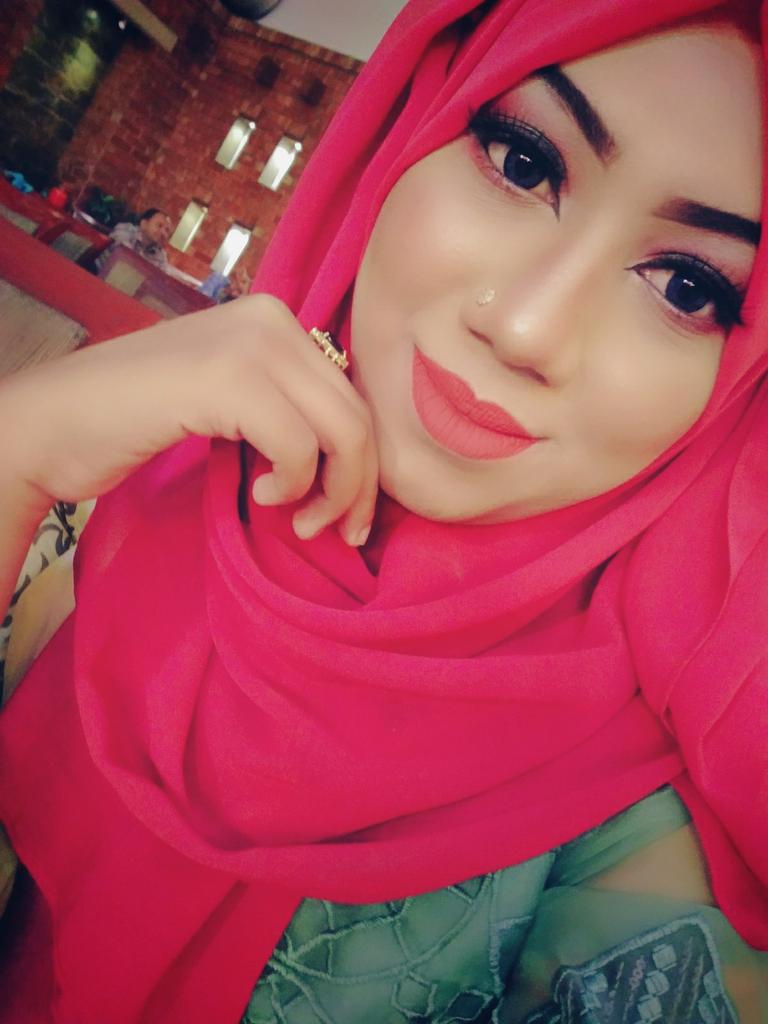 maoajannat's tweet photo. Makeup is art. Makeup is passion. Makeup is expression.💄💄💅💅
#makeuplooks #makeuplover #makeupaddict #makeupartist
#partymakeuplook
#makeuppassion #makeupacrime #beauty #hijab #fashion #blender #makeuplover https://t.co/LA6Uaqi9Vu