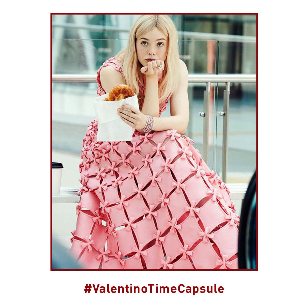 MaisonValentino's tweet photo. 2019
#ValentinoTimeCapsule
For the November 2019 cover story of @instylemagazine, #ElleFanning was photographed by #PamelaHanson in a rose gauze dress with degradé braids from #ValentinoHauteCouture #FallWinter1920 by #PierpaoloPiccioli. https://t.co/FbFCvkNmpb