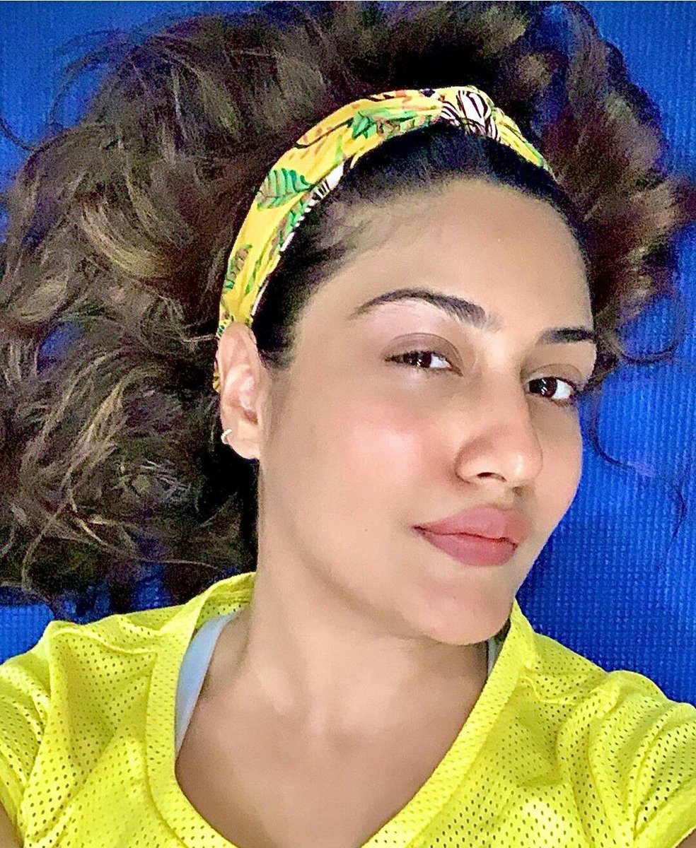   #Surbhichandna .