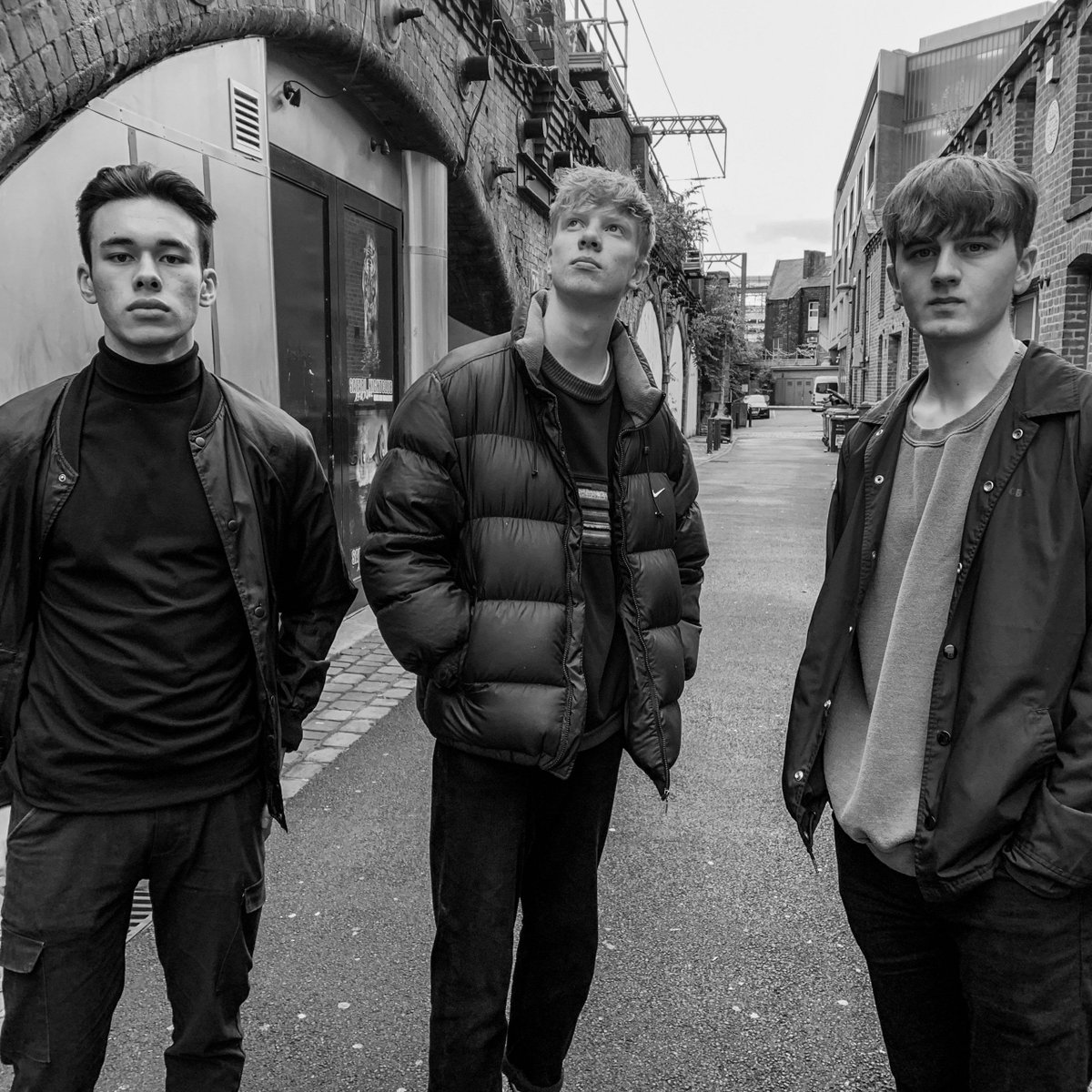 Exciting UK indie upstarts <a href="/thecatchband_/">THE CATCH</a> shine on new single 'Worth It' bit.ly/2XbCWmE