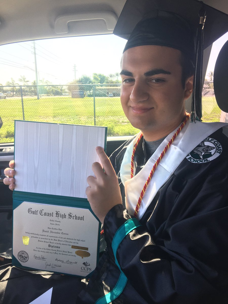 Correaaebd's tweet photo. Itβs official we have a graduate π¨βπ Diploma pick up @GC_HighSchool π¦πDaniel Correa class of 2020! #CCPSProud #ItOnlyTakesASpark #PelicansLearningAtHome @PoincianaCCPS @collierschools #CCPSSeniorStrong #SharkPride @GCSharks @GC_HighSchool https://t.co/1XYpUJ69aJ