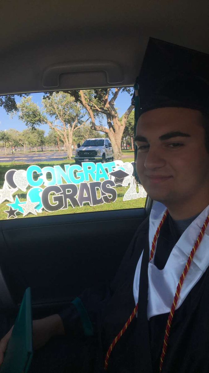 Correaaebd's tweet photo. Itβs official we have a graduate π¨βπ Diploma pick up @GC_HighSchool π¦πDaniel Correa class of 2020! #CCPSProud #ItOnlyTakesASpark #PelicansLearningAtHome @PoincianaCCPS @collierschools #CCPSSeniorStrong #SharkPride @GCSharks @GC_HighSchool https://t.co/1XYpUJ69aJ