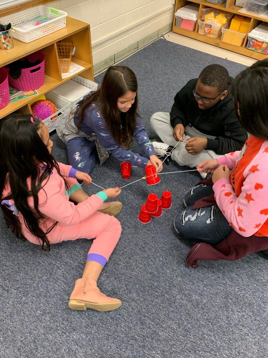 Richer School students are always working as a team! Check out these 4th graders working hard! #flashbackfriday <a href="/MPSPanthers/">Marlborough Public Schools</a>