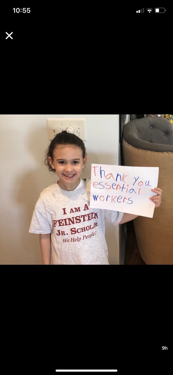 CentredaleES's tweet photo. Our @alansfeinstein Jr. Scholars are showing gratitude for the people in our community helping us through the pandemic. Showing gratitude is a #GoodDeed #BEEgrateful #CentredaleStingers🐝 https://t.co/MAdbeEVnvm