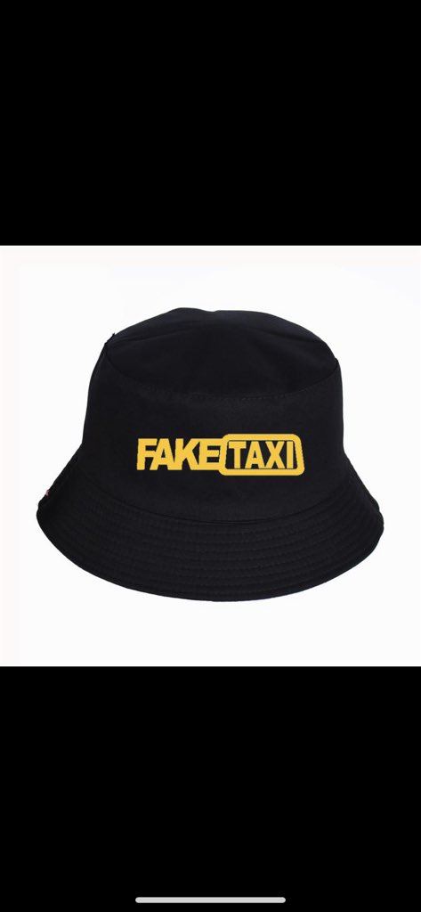 deaaangilroy's tweet photo. My da use to wear this dropping young ones home from the living room in his taxi https://t.co/jI0RZ5KzeK