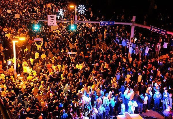 Thread of Penn State riots for no FUCKING reason. Can we get the national guard to Happy Valley?  @realDonaldTrump The first is the iconic riot over Joe Paterno getting fired for knowing about Sandusky molesting HUNDREDS of little boys and not doing shit. November 9, 2011