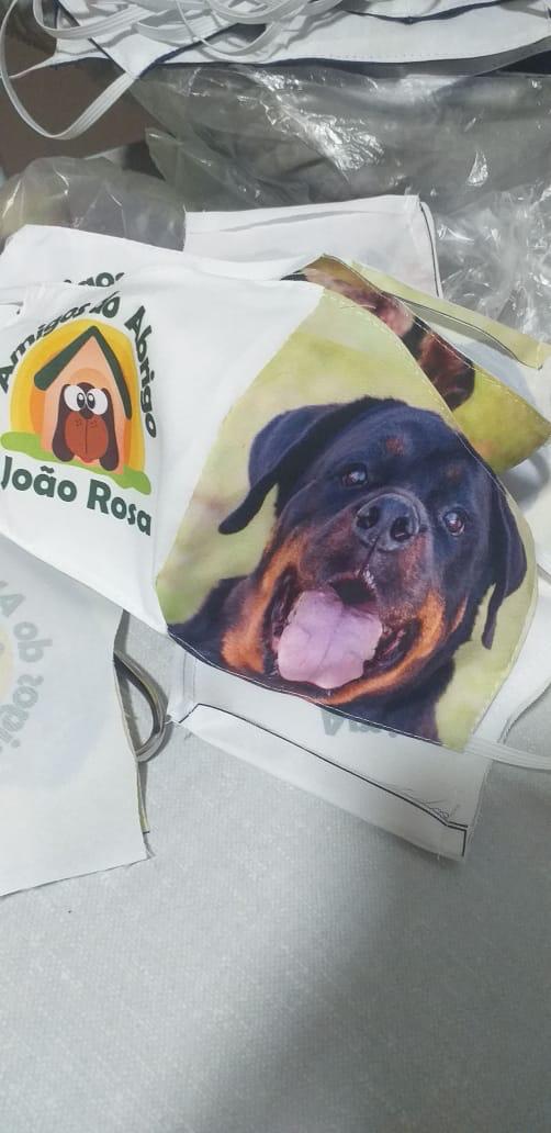 abrigojoaorosa's tweet photo. Que tal ficar protegido e ajudar nossos doguinhos?

A Capas Soares, em parceria conosco, está fabricando máscaras com a estampa dos filhos de João! Cada máscara custa R$10,00 e metade desse valor é revertido para o Abrigo 💜🐶

Entre em contato via WhatsApp: 
21 964170177 https://t.co/MDktRoZhbU