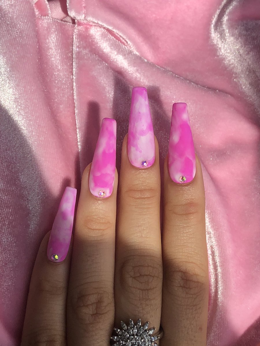 designsbynads's tweet photo. ‘Hot Pink Summer’ set 💗 in matte and glossy

Check out our Instagram @designsbynads for more sets! Custom ones too!💖

#pressonnails #customnails https://t.co/kByMlpfN62