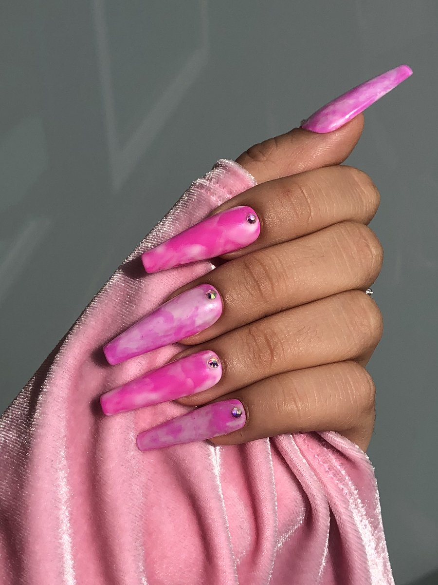 designsbynads's tweet photo. ‘Hot Pink Summer’ set 💗 in matte and glossy

Check out our Instagram @designsbynads for more sets! Custom ones too!💖

#pressonnails #customnails https://t.co/kByMlpfN62