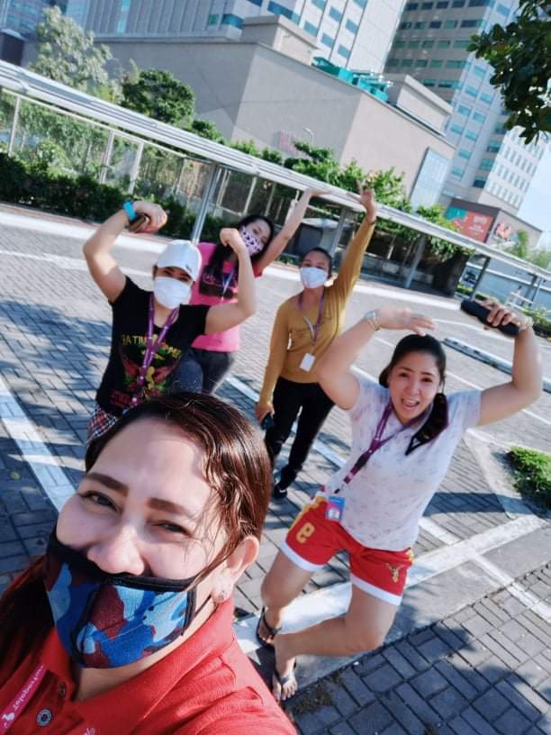 NovioPhrocy's tweet photo. Bawal lumabas, pero nag comply kami kaya pwed na kami lumabasππ
Nakalabas sa wakasπ
#GYShift
#manangguard https://t.co/bv7PW72EEB