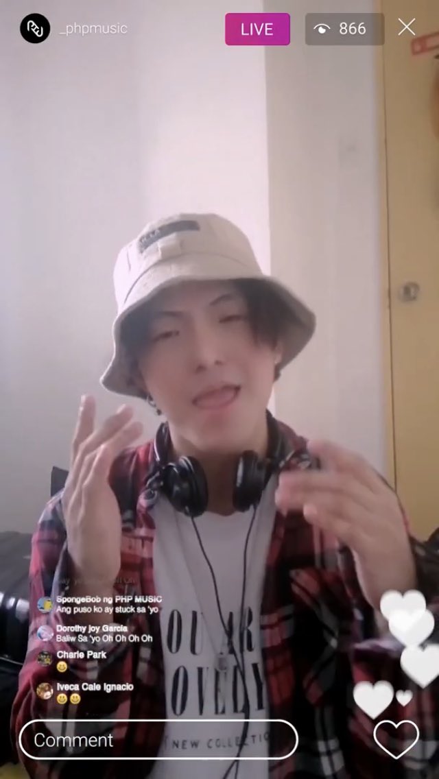 JPKaye2's tweet image. NagPOPOWER STREAM ako gamit acct ng kapatid ko.
Don&apos;t skip ads pls tiis tiis tayo para sa PHP naman yun eh.

#StuckSayoPHP 
#PHPcoversChicser 
@_PHPmusic