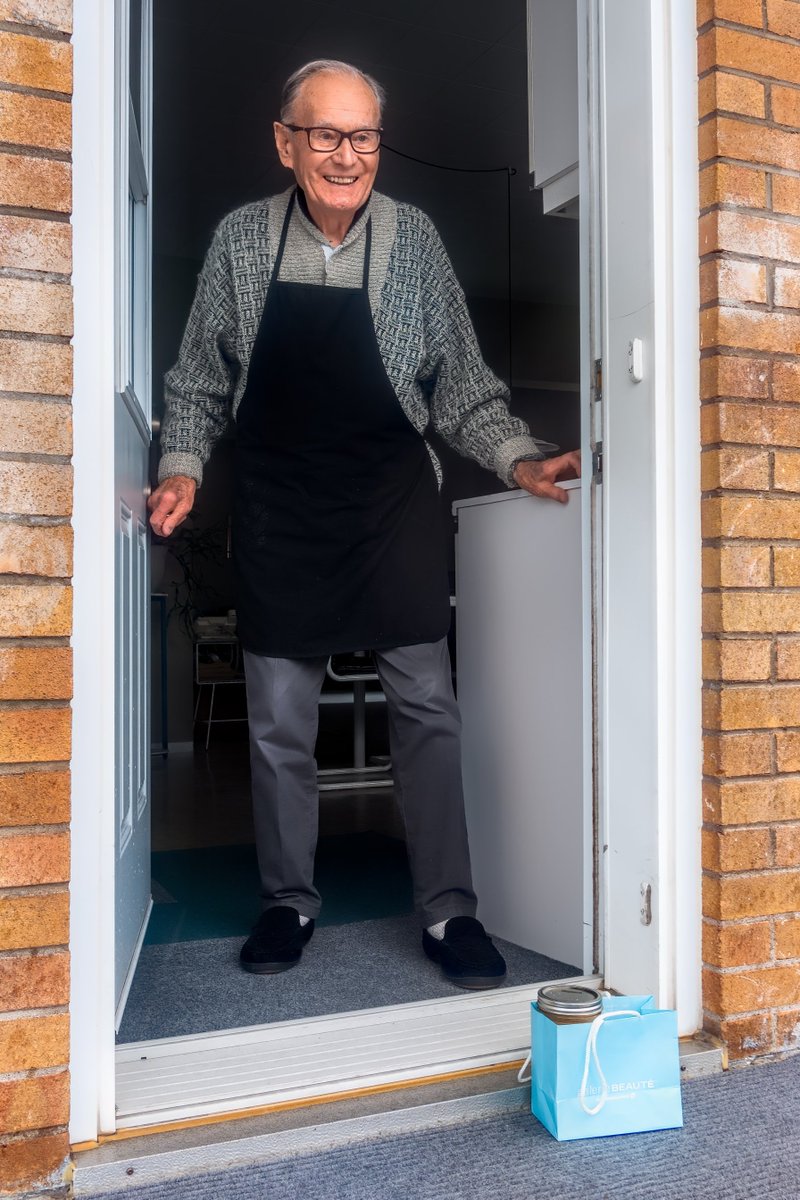 @CDCgov recommends staying inside and limiting outings as much as possible. View these resources form @ASHA_wylm to create a circle of care to keep your loved ones connected and safe in their homes.  bit.ly/3evoqvR 
#VCUcovid19comm #SeniorCare #Seniorliving #Caregivers