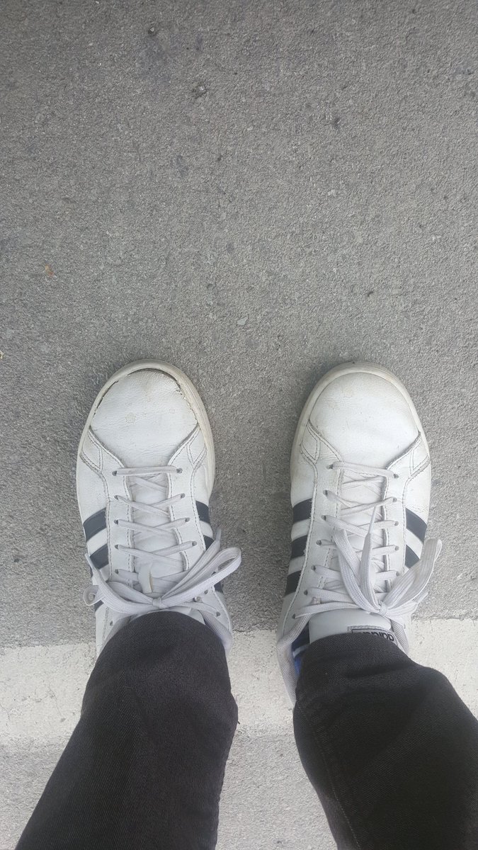JeremeyKnutt's tweet photo. For a long time I agonized over getting the "right" white shoe for my style. I settled on these babies. Love them. But what's up with the toe splitting? I have had them less than a year. @adidas @adidasCA  Anyone else had this issue? https://t.co/tu0rgIdc8R