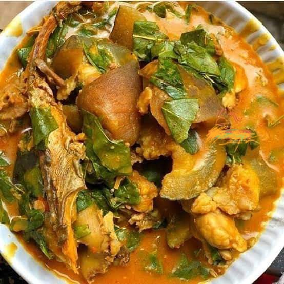 WazobiaOnitsha's tweet photo. 11. Serve with any solid food (Wheat, Semolina, Pounded yam, Eba, and Fufu dilukwuate am with chilled st. bottles of your choice.
#Chef_Akwaugo1 https://t.co/0R9uh9XT8q