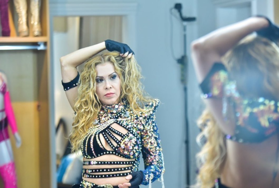 DarleidC's tweet photo. A Barbie mais Lindaaa Respeita rainha é Rainha @Joelma #LiveJoelmaEmFamilia https://t.co/vtKQlyB7zc