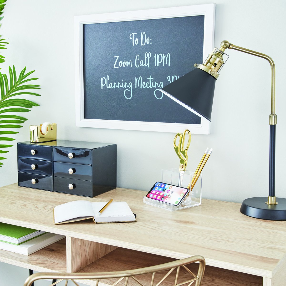 iDLiveSimply's tweet photo. Working from home? A dedicated work space can help you stay focused! 🙌💻
#iDesign #MyiDesign #iDLiveSimply #livesimply #deskorganization #workfromhome #workorganization #organization #organized #professionalorganizer #design #homestyle #instadesign #storage #getorganized https://t.co/y34cpxWO4M