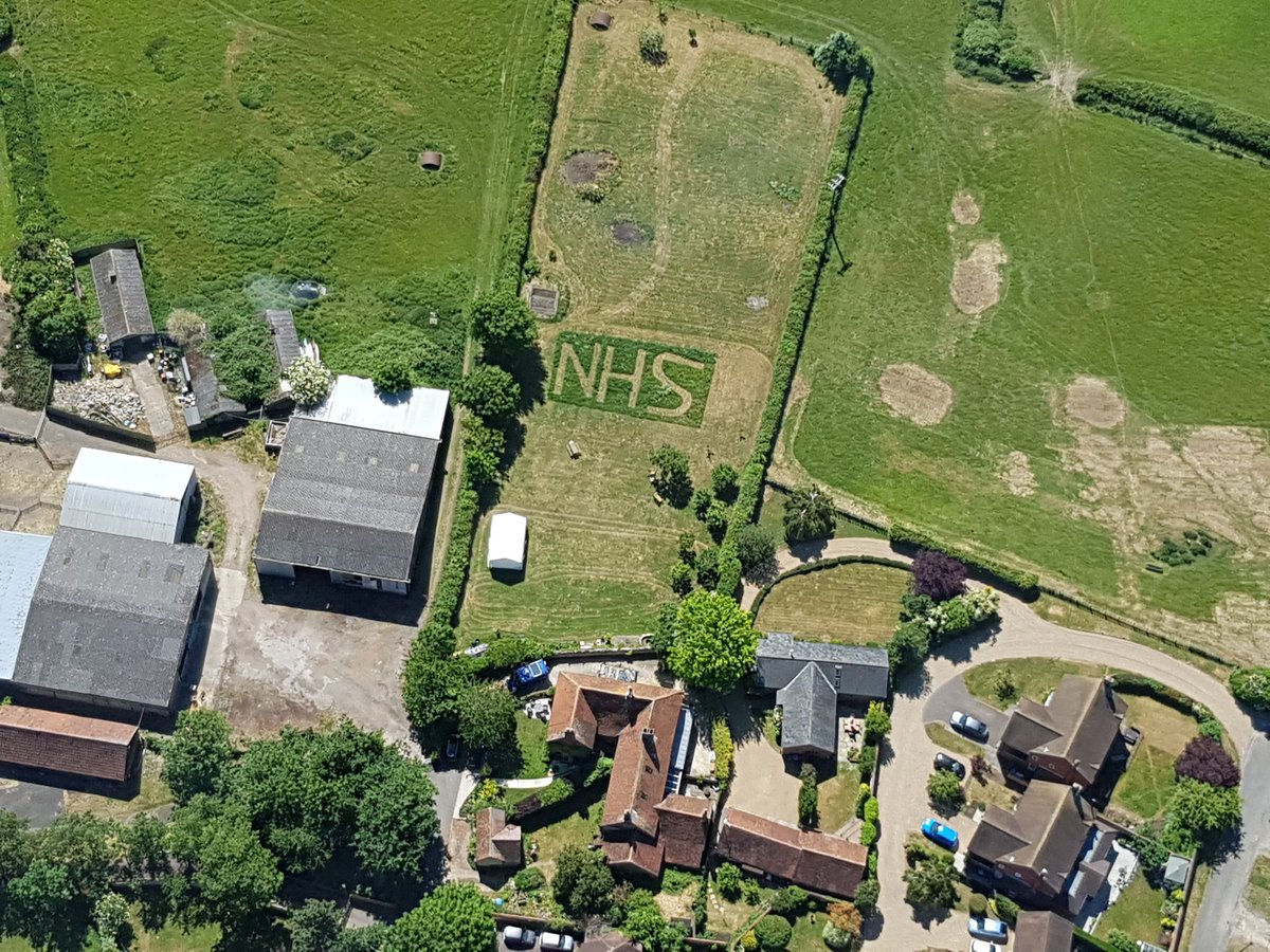 NPASSouthEast's tweet photo. It's so lovely to still see this kind of support for the @NHSuk whilst out and about! 🚁 Stay safe out there and take care! 😊 #covid19 ^LW https://t.co/Q0kvqSRXo4