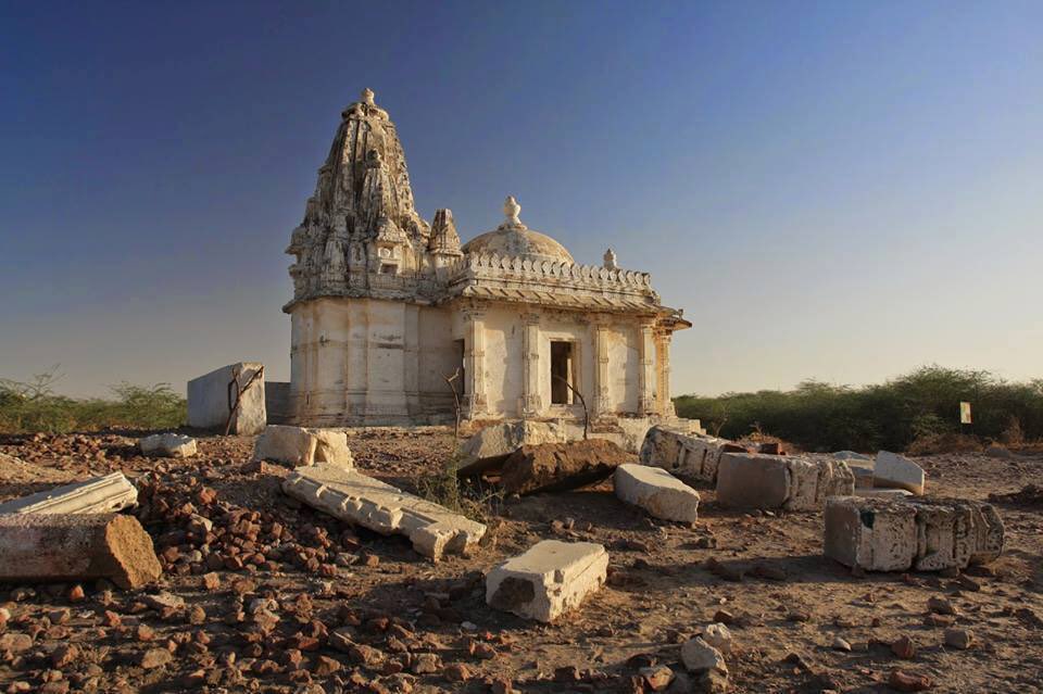 Temples in Pakistan.[More temples were destroyed in  #Pakistan aftermath of Babri mosque demolition in India 1992]1•2500 year old Ruined Jain temple in Tharparkar Sindh  #Pakistan.