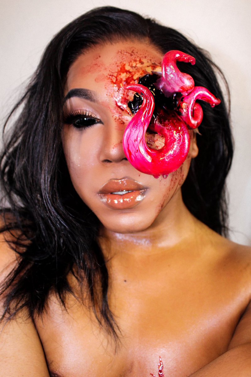 PariahLin's tweet photo. “ Pariahsyte “

Details: 
@JeffreeStar X @shanedawson #ConspiracyPalette 

@JeffreeStar - #JawbreakerPalette 

@JeffreeStar - #BloodSugarPalette 

@CRCmakeup - BenNye Scar Wax

@CRCmakeup - BenNye Stage Blood

@CRCmakeup - BenNye Fresh Blood

@Crayola - Modeling Magic Clay https://t.co/afCkfuPfVi