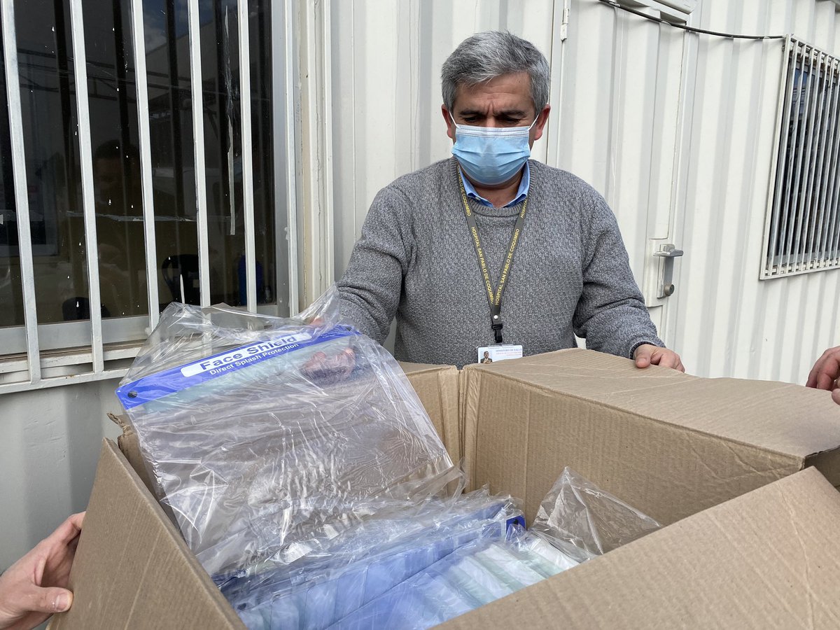 A quienes diariamente se esfuerzan y se ocupan por la salud quisimos de todo corazón hacer un pequeño aporte, entregándoles 200 overoles, 300 mascarillas y 100 protectores faciales para contribuirles al personal médico del hospital San Pablo, de Coquimbo. <a href="/HSPCoquimbo/">Hospital San Pablo de Coquimbo</a>