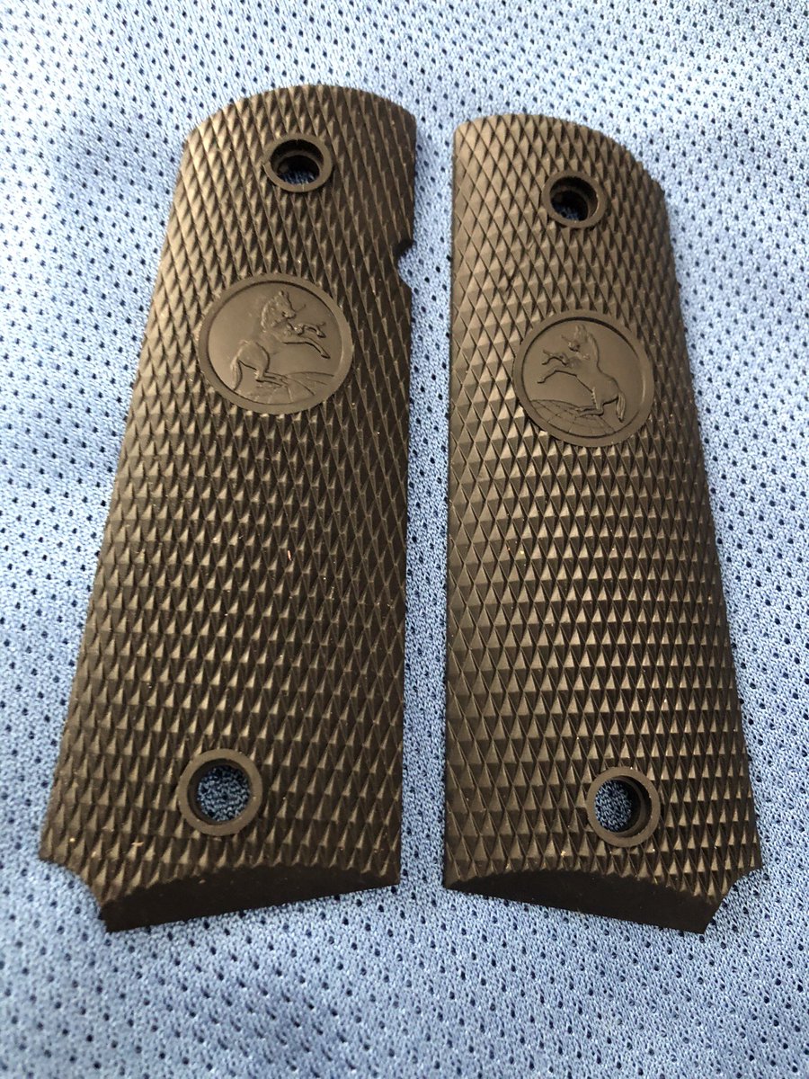 AntiqueTime's tweet photo. Guess what just came in the mail just now. A genuine set of Colt Pony grips for a full size #ColtGovernmentModel and they also fit the #ColtCommander models. I think this style was discontinued a few years ago, but I don’t know. @R6Tac @slang369 @SteveScobee #2A #45ACP https://t.co/nbl1qMtAds