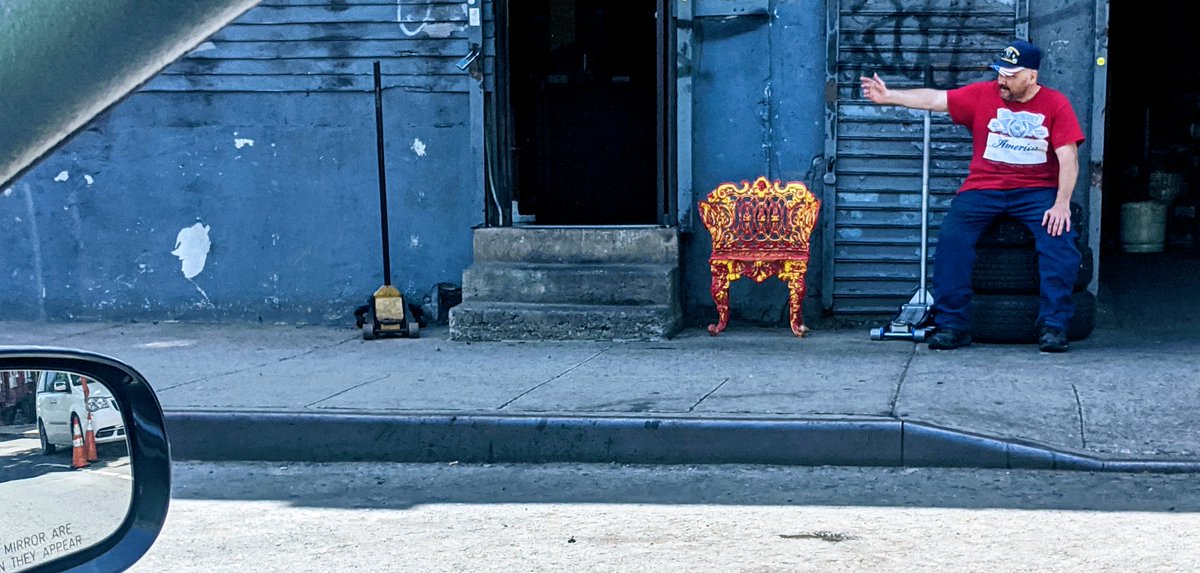 Robco311's tweet image. #TrumpsAmerica is where the working stiff puts a throne out for the #twit.. #FlatFix on the job