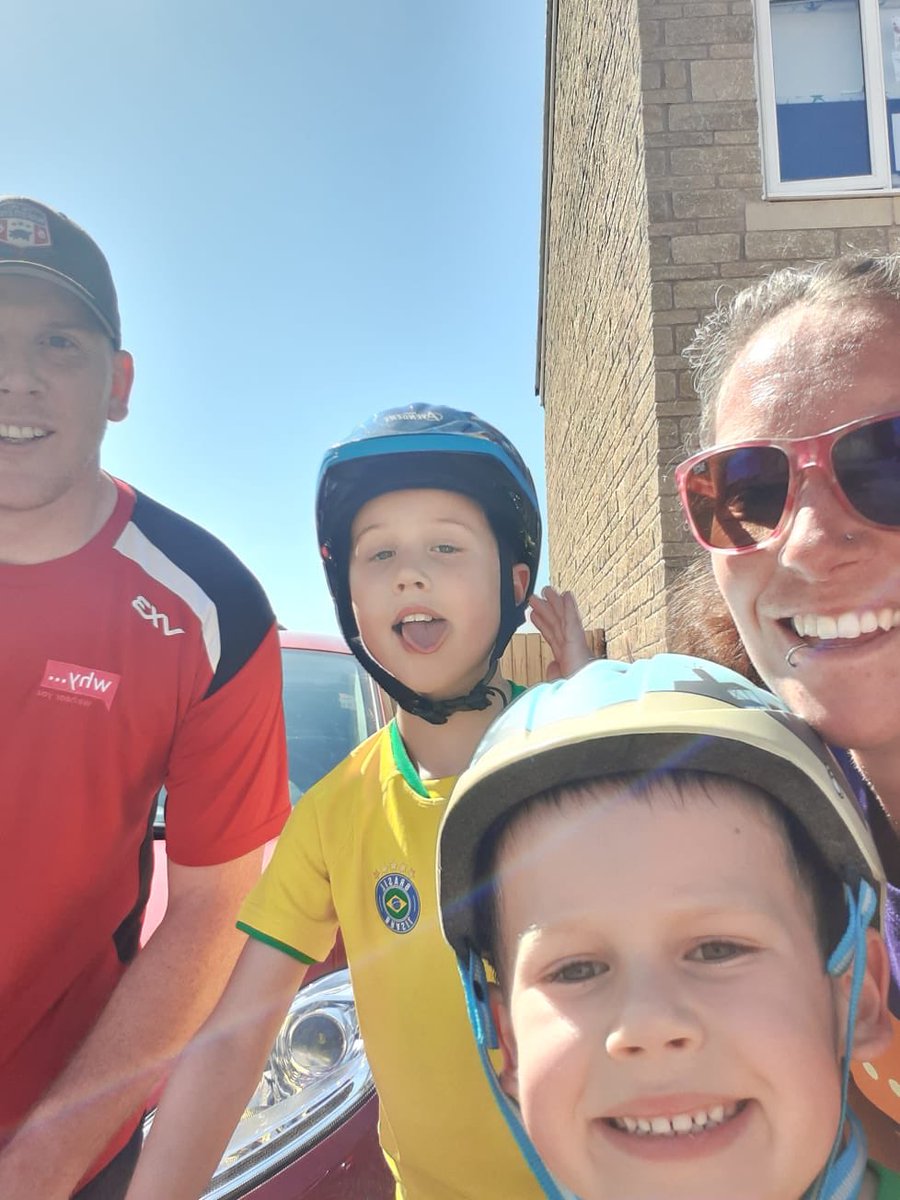 mattywarnock's tweet photo. Virtual reunion mile run ✅

Also congratulations to Rachel Clark for being crowned Volunteer Fund Raiser of the Year at today’s #IOFAwards - hugely deserved.

@WHYwehearyou https://t.co/VgNWN5EDg9