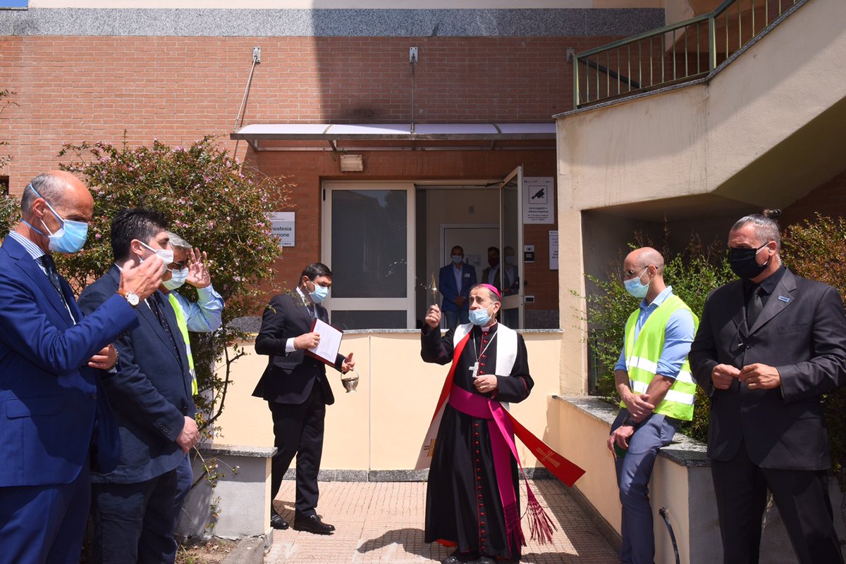 chiesadimilano's tweet photo. Con la benedizione del'Arcivescovo mons. Mario #Delpini è stato #inaugurato questa mattina il nuovo reparto di #terapiaintensiva dell'ospedale Luigi Sacco di Milano https://t.co/H1gsCfAhX8