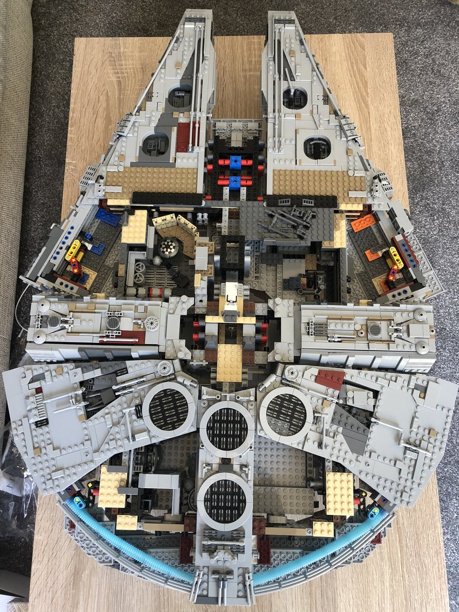 whiskeyrich's tweet photo. Bags 9, 10, 11 and 12 done... #Lego #StarWars #UCSMilleniumFalcon https://t.co/eO7YczETLA
