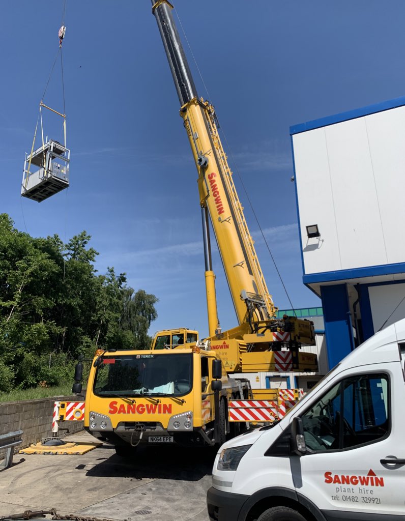SangwinPlant's tweet photo. #chillerplant relocated with @SangwinPlant 160ton Mobile Crane #lowloader from @southYorkshire to @northdevon and installed with 15ton electric crane #zeroemission #projectmanagement #contractlifting #machinemoving #FridayFeeling @MODULIFTUK https://t.co/dvrToWg5QX