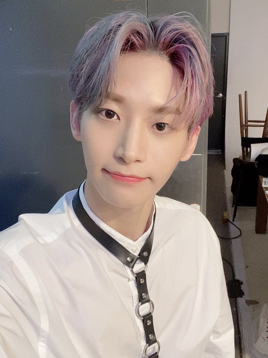 CRAVITY_twt's tweet photo. 러비티~❤️이것은 절제와 개방섹시의 경계?ㅋㅋ
#크래비티 #정모 #저_위태롭고_아름다운_경계 https://t.co/fIpGBaNauZ
