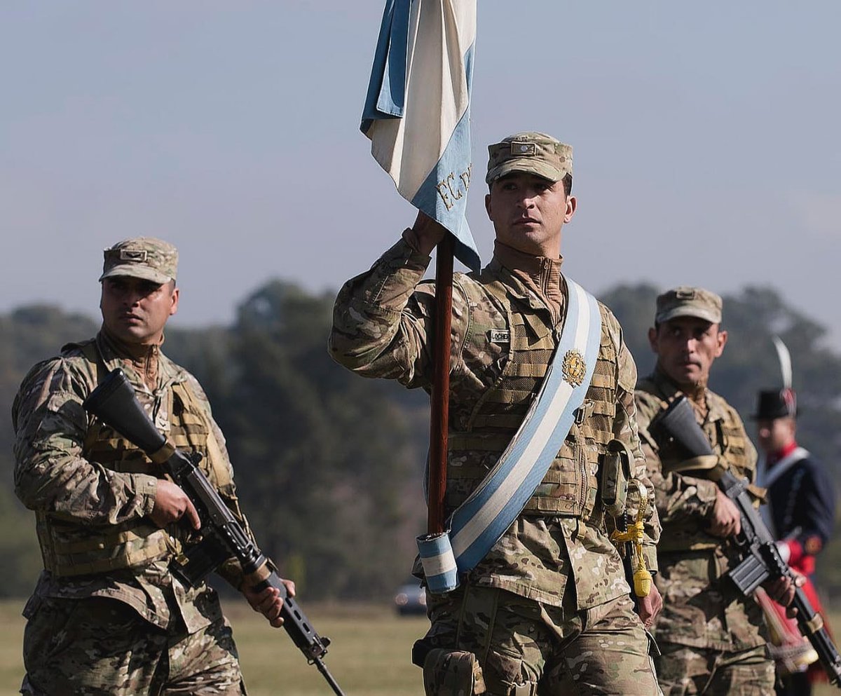 Feliz día a mis amigos y camaradas del glorioso Ejército Argentino. Nació con la patria y hoy sigue honrando su compromiso indisoluble con los argentinos.