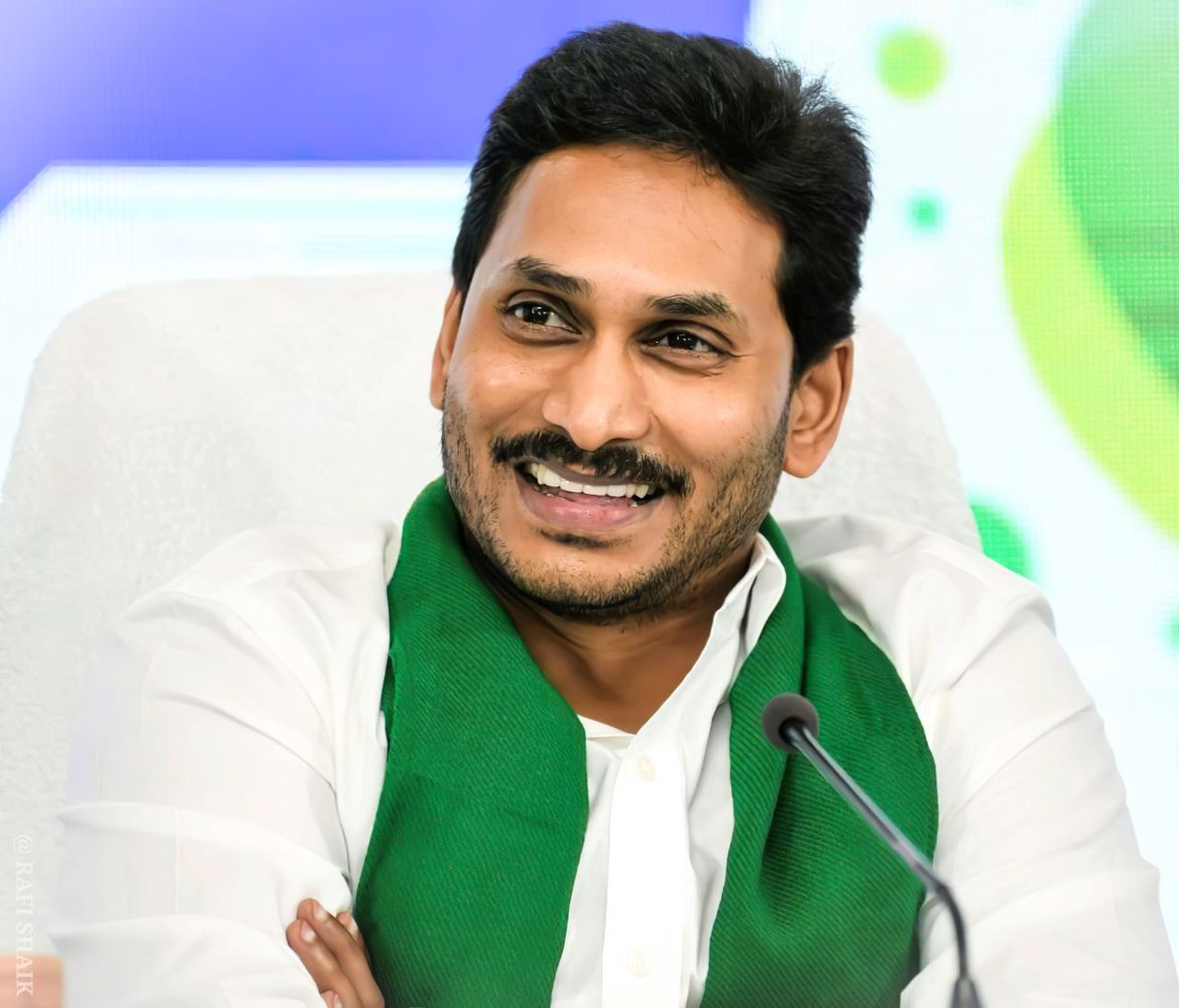 satishRedDY__'s tweet photo. #1YearForYSJaganAneNenu  9 years of journey. Lot of struggles. But only for the people. Finally this made @ysjagan Anna the king of Andhra🔥🔥🔥🔥. Example for never give up ! Face up and laugh it makes your enemy to get down🔥#1YearForYSJaganAneNenu https://t.co/sISVLhmYg5