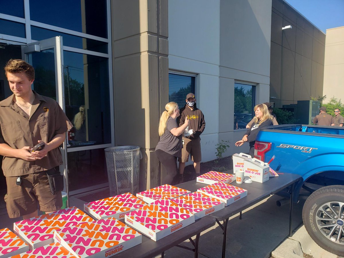 UPSLockport's tweet photo. UPS Lockport was fortunate enough to have @CherylRodey pay us a visit for a live performance. Singing songs &amp; boosting the energy for our team on this beautiful Friday morning! Jeep Jammin'!! Thank you Cheryl! :) https://t.co/6SRMhYgtzK