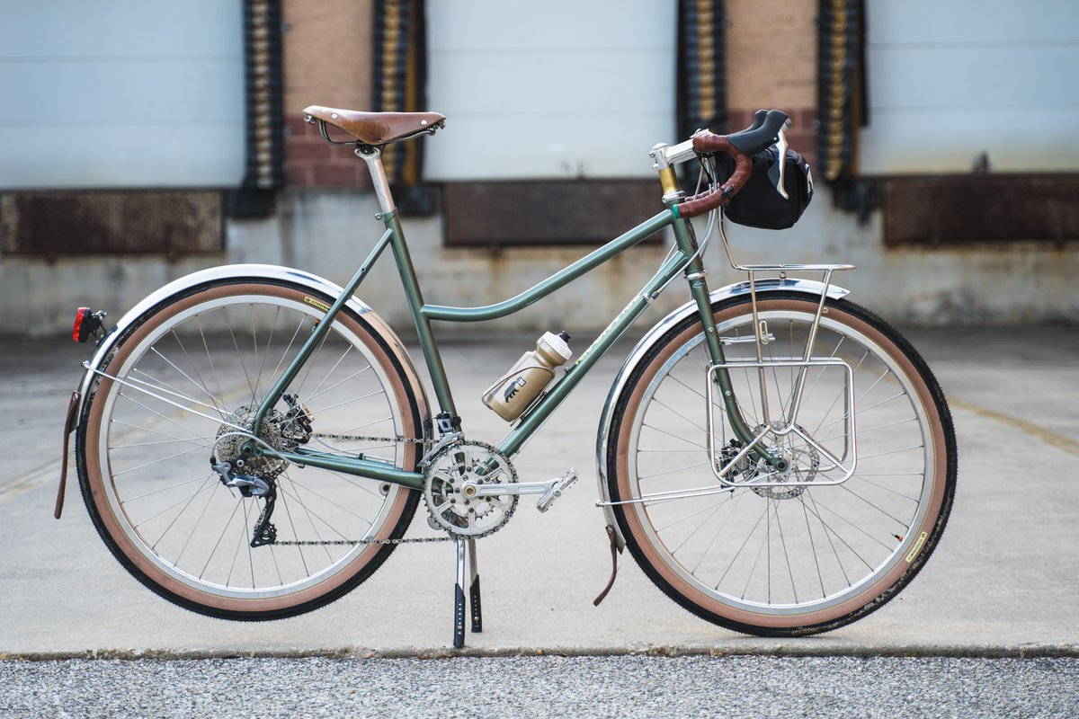 Velo_Orange's tweet photo. We wanted to share some of the moves we're making that we're proud of, and look forward to coming to fruition.
https://t.co/T5MTgh8S2Z
#veloorange #polyvalent #passhunter #touringbike #bikepacking #thesupplelife #partypace https://t.co/p3LNHexFrU
