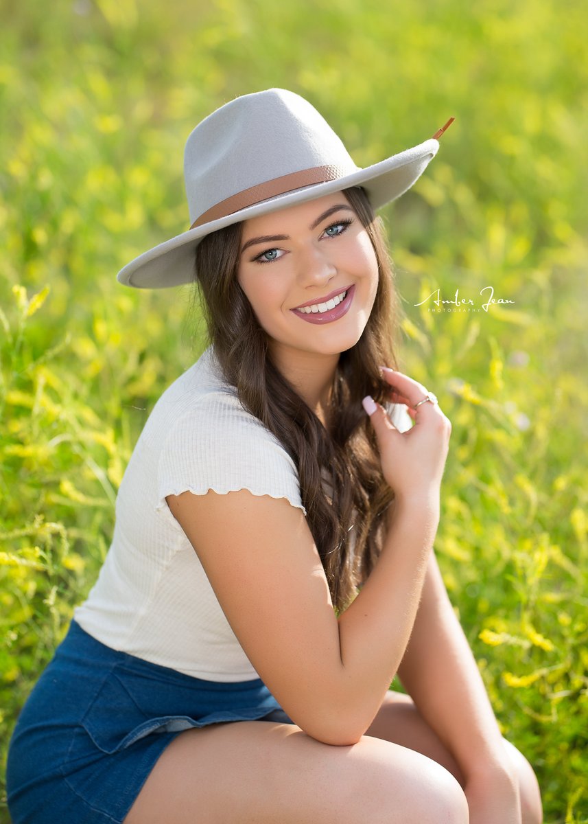 Lauren
C l a s s | O f | 2 0 2 0