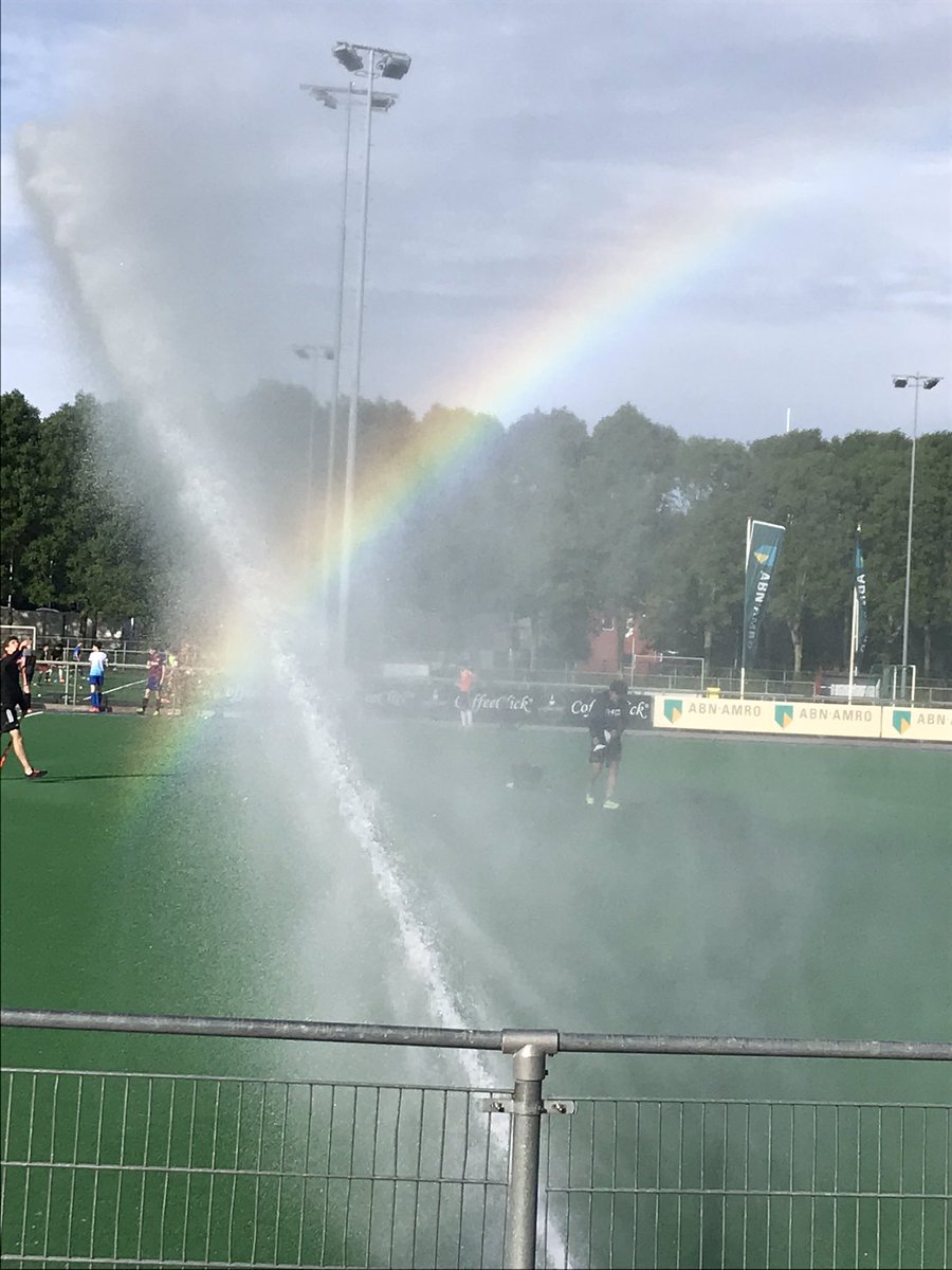 Goed nieuws! 😎 Alle jeugd tot en met 18 jaar mag, vanaf 1 juni weer trainen zónder de 1,5 meter beperking. hockey.nl/nieuws/de-spor…