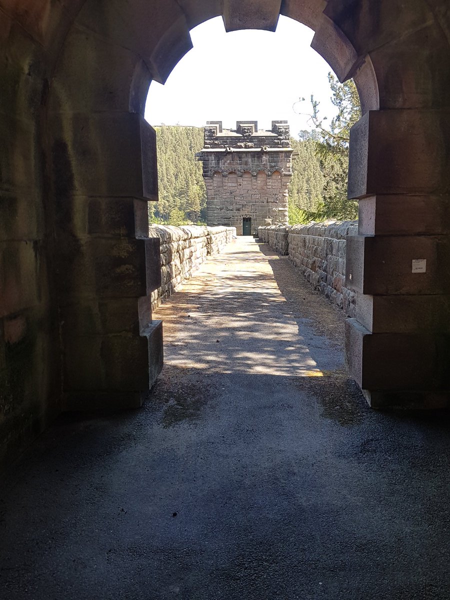 You're dammed lucky I headed up the valley to the Howden dam... and snuck over a fence to get some piccie