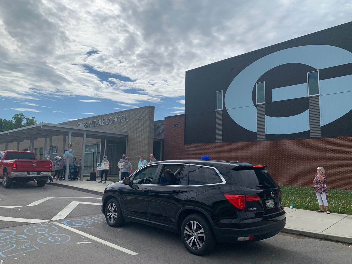 Huge shout out to @PrincipalCWhite Kayla Montgomery, Scott Reed and the amazing staff of <a href="/GibbsMSEagles/">Gibbs Middle School</a> for last night’s 8th Grade Graduation parade! #Classof24 #WarEagle