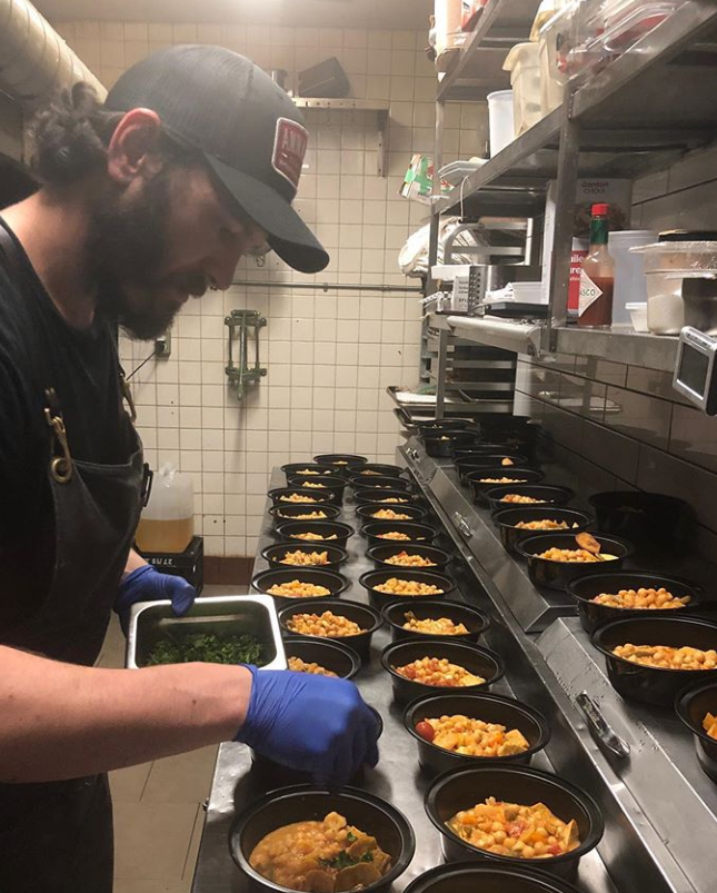 FOC_Ottawa's tweet photo. 3rd week of giving meals to frontline workers at @CareforHealth &amp; their clients. Meals were prepared by #LoveLocalDelivery restaurants: @DasLokal, @olacocina &amp; @thymeandagain! Your donations make these meals possible - so pls consider donating https://t.co/EOsYNdoEPr💚#support613 https://t.co/rqe7C92R80