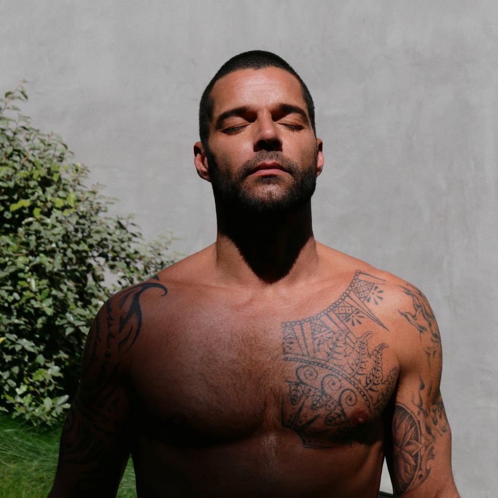 AppleMusicES's tweet photo. Él hizo una #Pausa para darnos un regalo.

Lo nuevo de @ricky_martin #PausaPlay, aquí ⏸▶️.

https://t.co/WjrHuZ08CE https://t.co/NAPs9QNjBb