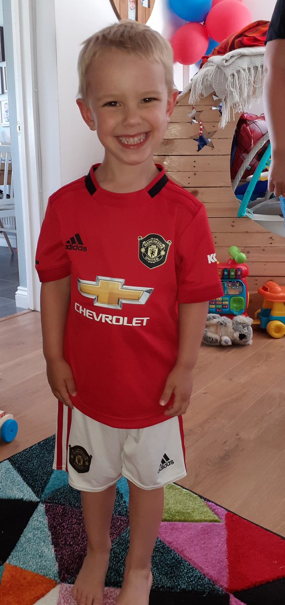 Why am I so strange as a father? Seeing him in this kit is one of my favorite moments of his life 🙈😂 #mufc #manunited @ManUtd https://t.co/dh1oUzyPe8