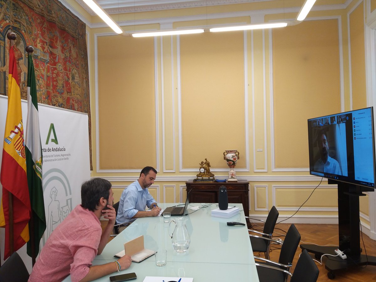 JavierMillanCz's tweet photo. Con la asociación de agencias de viaje #AEVISE que representa un sector que aporta calidad al #turismo y se encuentra muy dañado por la crisis #Covid_19
En #Sevillahoy hemos abordado
🏰 Bono turístico
🌅 Andalucía Segura
🛰 Lucha contra el intrusismo
🌐 Alargamiento de ERTEs https://t.co/VChKLlLlul