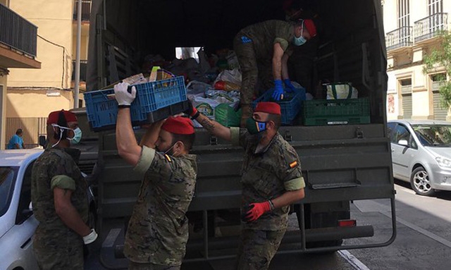 CCastrense's tweet photo. DIARIO DE UN PASTOR ANTE EL #COVID-19 (29/05/2020)
DÍA DE LAS FUERZAS ARMADAS.
Este año las #FAS se cubren de luto por todos los muertos del #coronavirus. Los actos se quedan recluidos en los cuarteles, buques y demás instituciones #castrenses.
👇👇👇
https://t.co/AdqvXZVT5L https://t.co/wJw3phIhTx