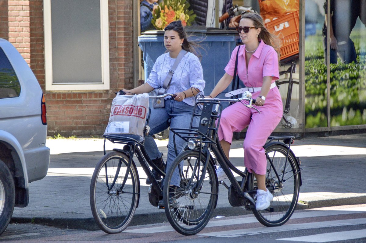 modacitylife's tweet image. Fietsgeluk (“bicycle happiness”) is a concept rising in prominence among Dutch planners and policy makers.

It reflects the growing realization that transport has emotional, sensory and social qualities engineers have ignored for decades.

What does #bicyclehappiness mean to you?