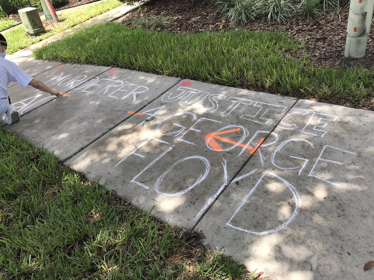 New chalk outside the Windermere home of Derek Chauvin. I’m told more people are planning to come out around 3 pm. People keep coming tho, about 40 now