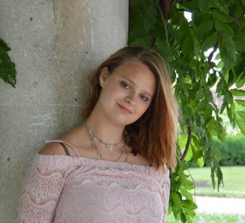 Hamilton_MSch's tweet photo. 2020 Miami School Grad #81 Morgan Roberts plans to attend Cincinnati State to become a nurse. Congratulations, Morgan! #BigBlueOnTheMove #MiamiSchoolMovinUP https://t.co/YtzwTiV66U